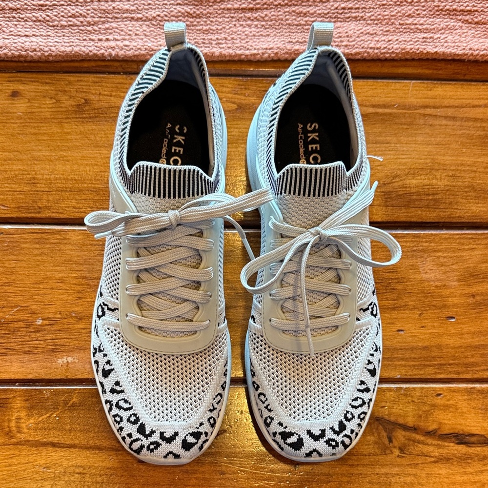 Skechers Women's Gray and Black Patterned Sneakers
